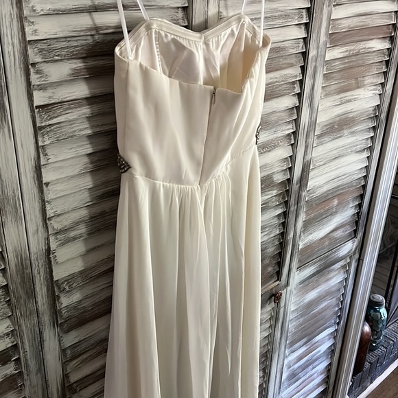 High low white dress evening dress perfect for a gala, wedding or prom. - Picture 4 of 6